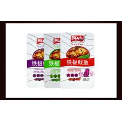 湘山紅海鮮鐵板魷魚絲15g*20包特產(chǎn)麻辣魷魚須廠家休閑零食品批發(fā)