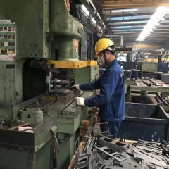 太倉(cāng)中集冷藏物流裝備有限公司   招聘  焊工  普工 男，18-45歲，身高1.65m以上，會(huì)寫字